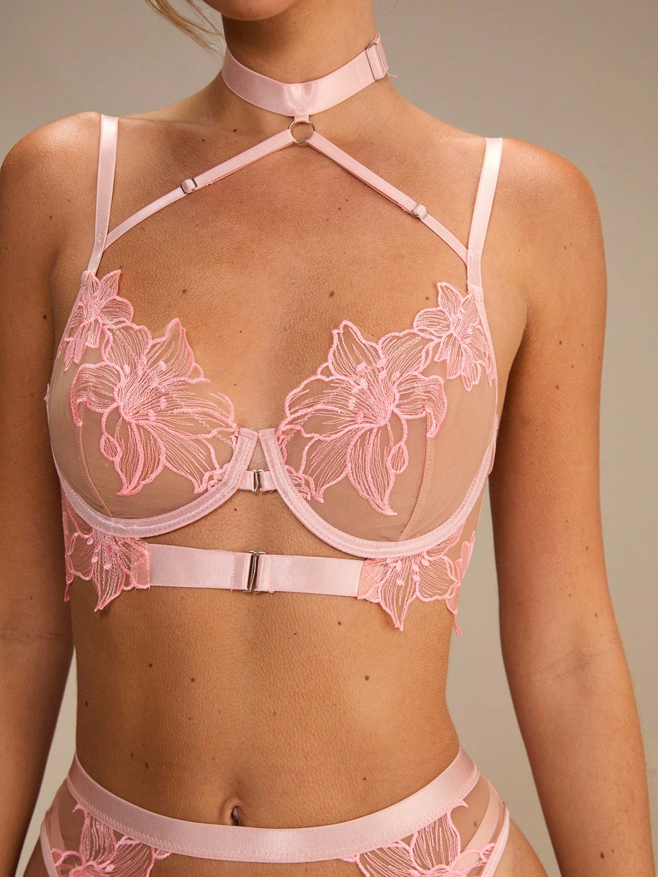 Pink Floral Lace Sheer Front-O - Garter Belt Set recension och pris